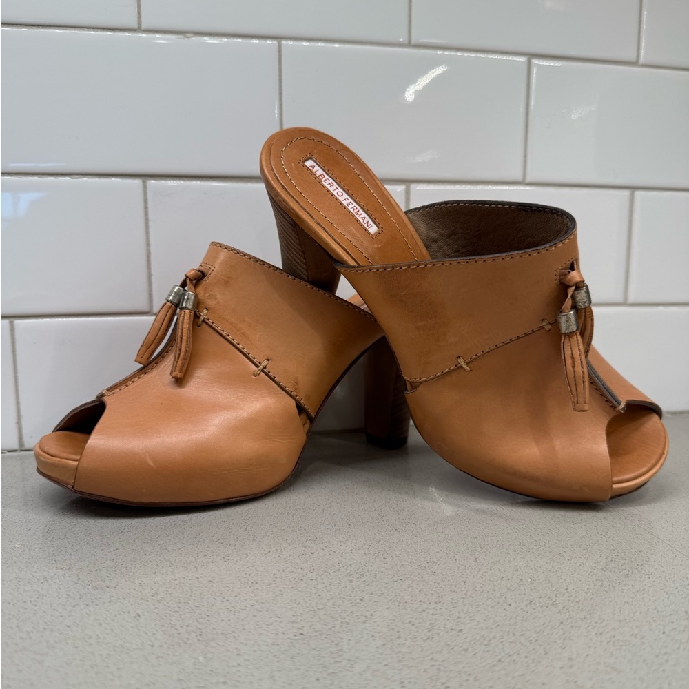 Alberto Fermani Tan Leather Peep-Toe Tassel Mules